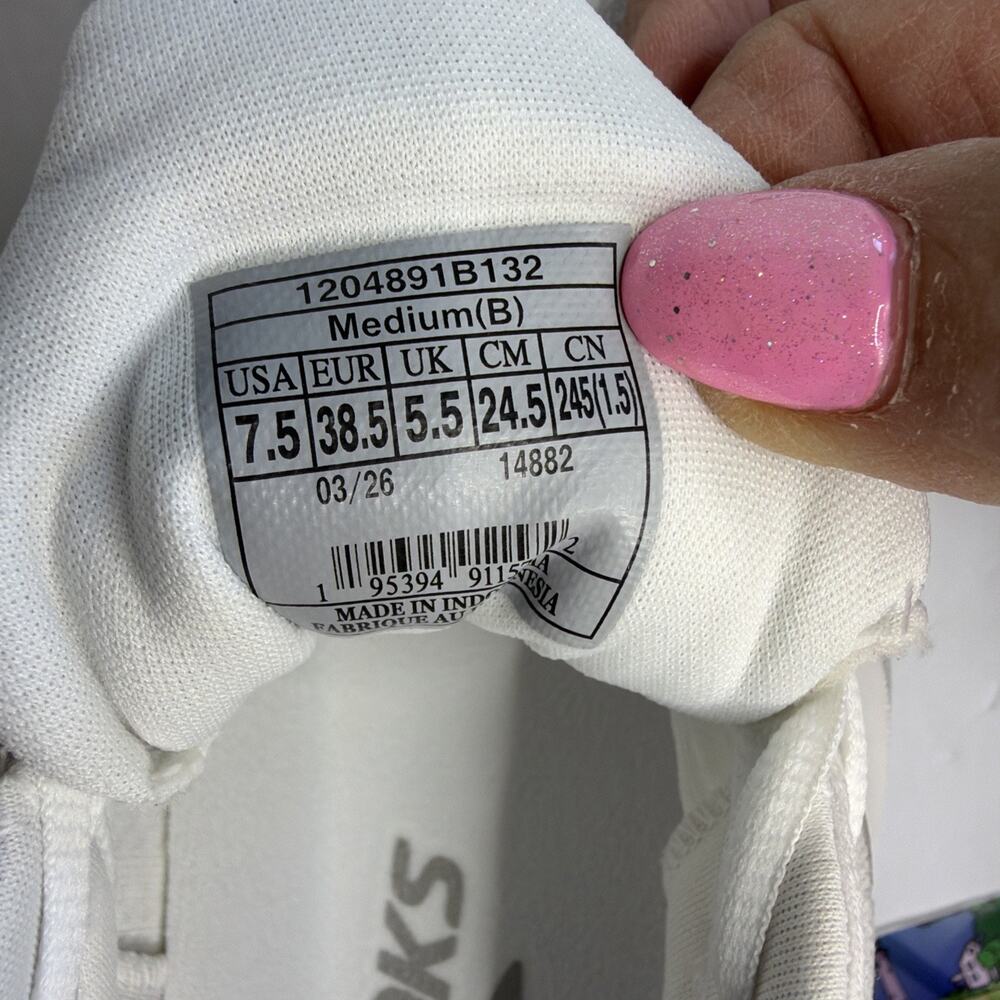 Brooks Women’s size 7.5 Revel 9 Sneaker White Leopard Sole 120489 1B 132 New Box - Picture 9 of 12